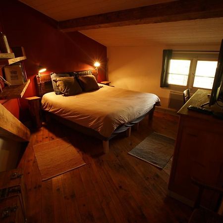 Le Refuge Ceretan, Grand Et Bel Appartement Mansarde En Plein Centre Kültér fotó