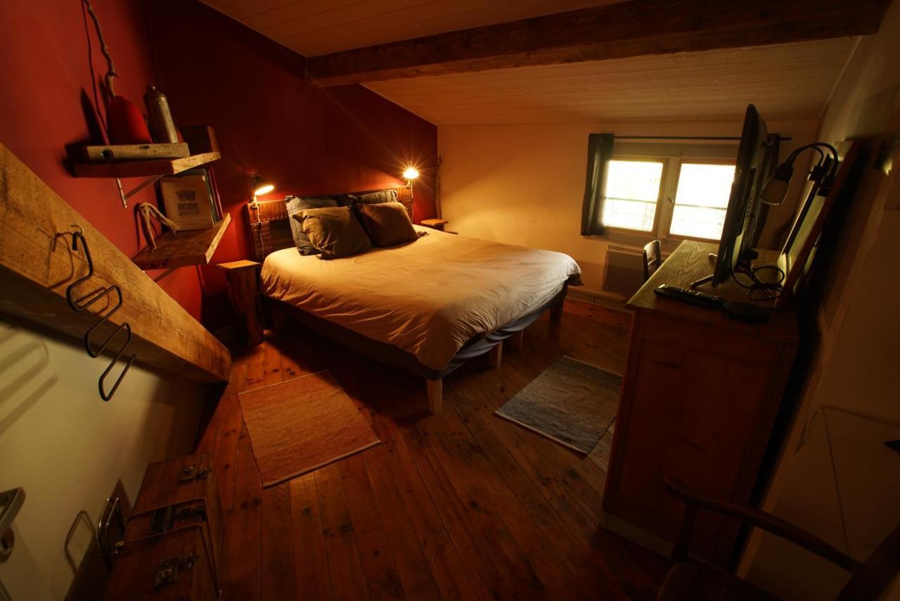 Le Refuge Ceretan, Grand Et Bel Appartement Mansarde En Plein Centre Kültér fotó
